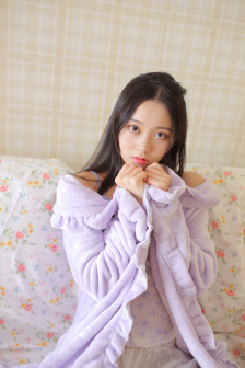 同桌把手指在里面转动的写作